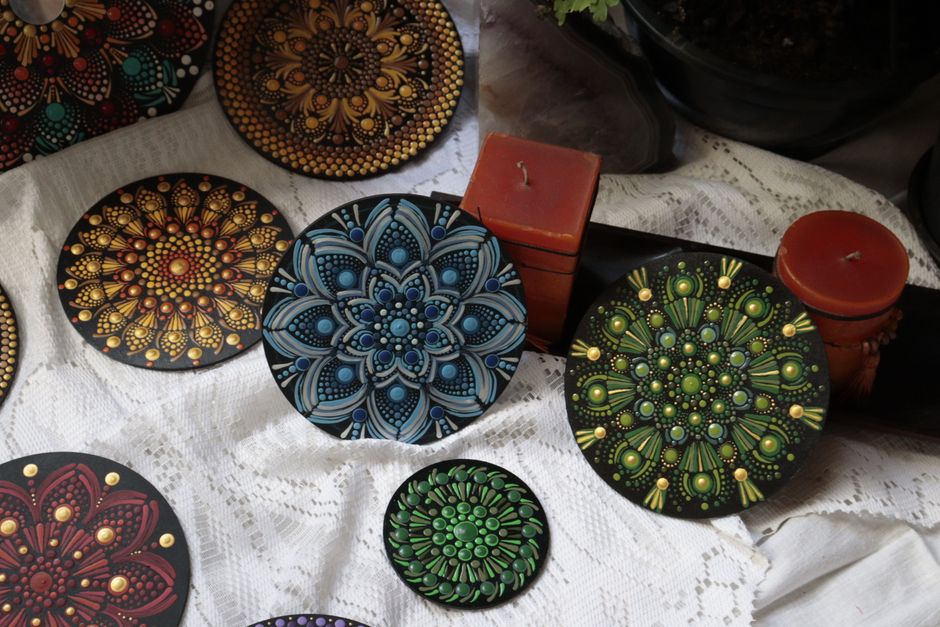 Kalmerende sfeer dankzij rustgevende mandala gordijnen. Kalmerende sfeer dankzij rustgevende mandala gordijnen.