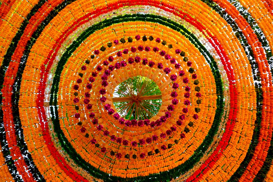 Mandala gordijnen met kleurrijke geometrische patronen. Mandala gordijnen met kleurrijke geometrische patronen.